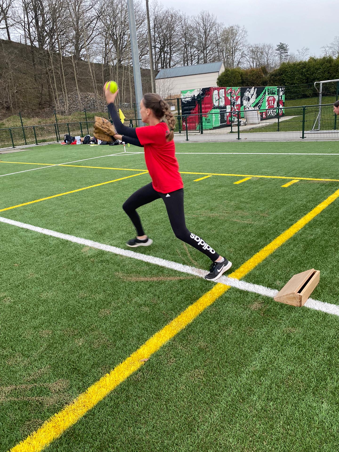 Academie softball pitching