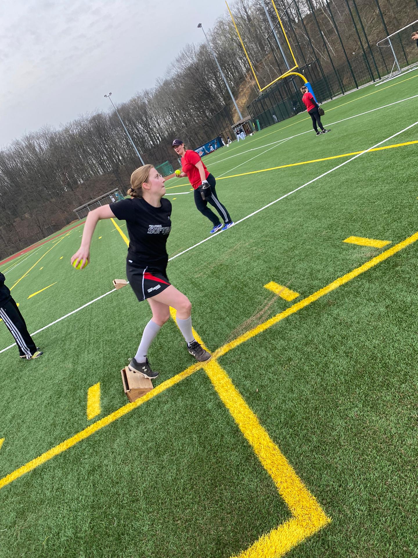 Academie softball pitching