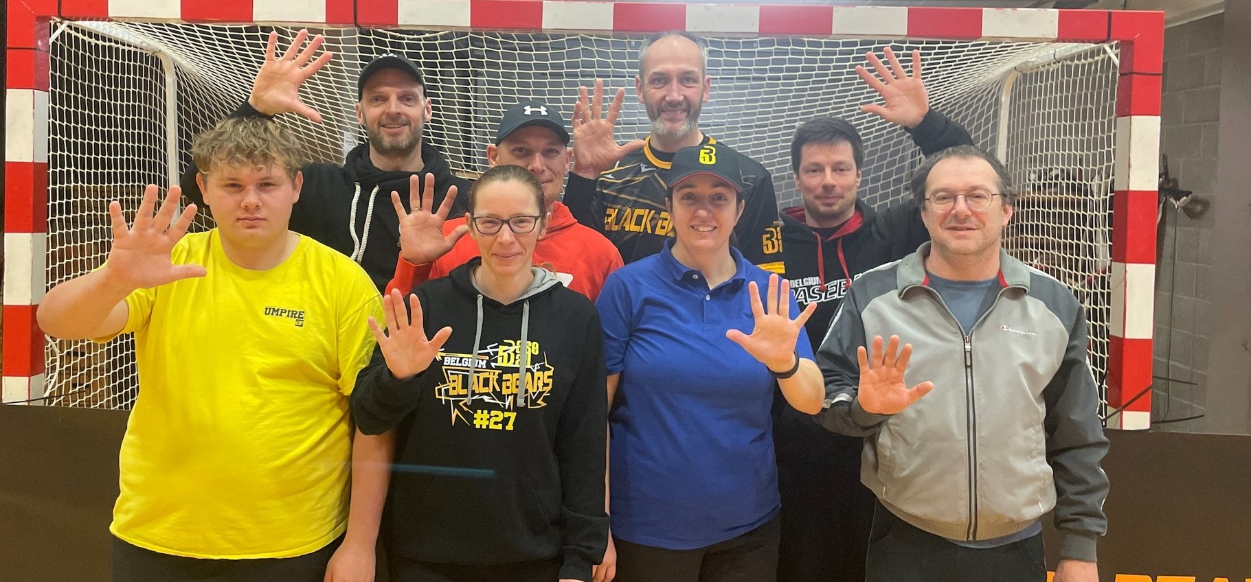 Photo de la première cohorte d'officiels formés pour le Baseball5